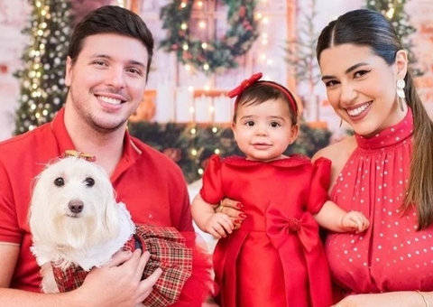 Ex-BBB Vivian Amorim batiza a filha Malu em Manaus