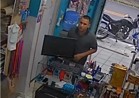 Suspeito finge ser cliente e assalta papelaria em Manaus; veja vídeo