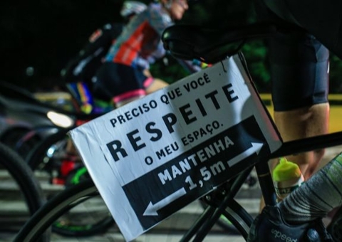 ‘Pedalando por Manaus’ movimenta mais de 300 ciclistas