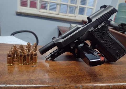 Homem armado é preso ao tentar invadir casa para fugir da polícia no Amazonas