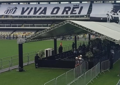 Filha de Pelé manda mensagem a Neymar após velório do 'Rei do Futebol'