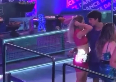 Gabriel leva fora ao tentar beijar Bruna Griphao na frente de Anitta