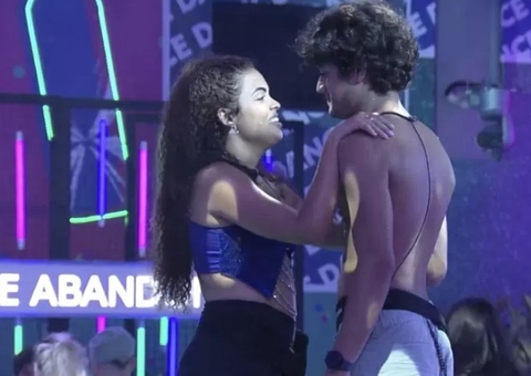 Após beijar Fred, Gabriel Santana dá em cima de Paula, mas leva fora