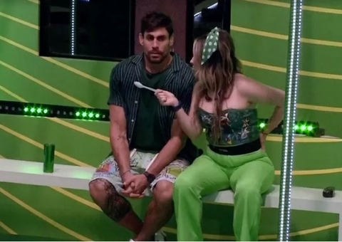 Amanda supõe que Key vai usar poder Curinga para colocar Larissa no Paredão