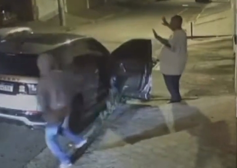 Péricles é rendido e tem carro roubado em São Paulo; veja vídeo