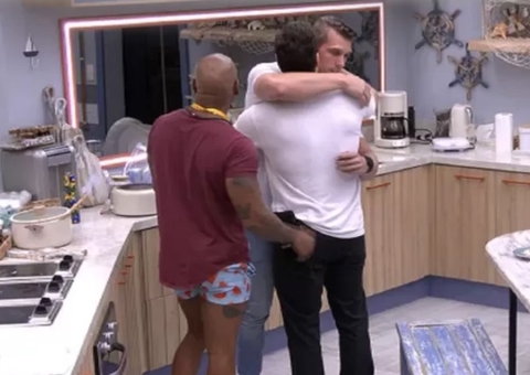 Gustavo abraça Cristian após votar em brother: 'Fica tranquilo, irmão'