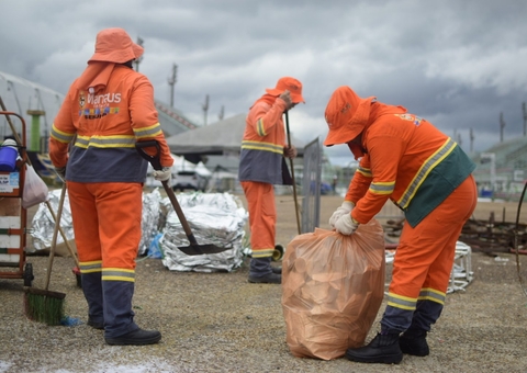 Prefeitura recolhe mais de 41 toneladas de lixo em 3 noites de desfiles no Sambódromo de Manaus