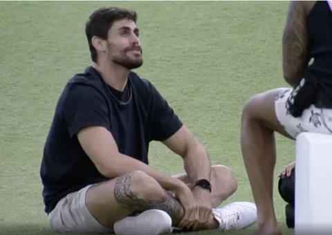 Cara de Sapato brinca ao chamar Whindersson Nunes para o ringue