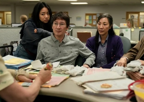 'Tudo em Todo o Lugar ao Mesmo Tempo' confirma favoritismo e leva 7 estatuetas no Oscar