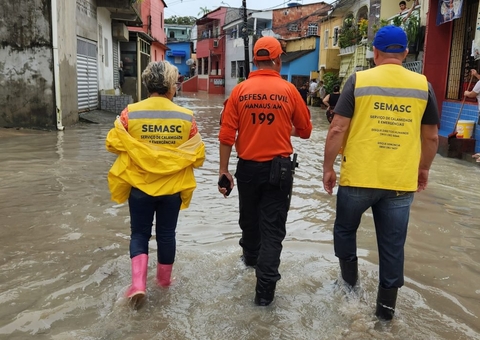 Mais de 120 ocorrências de chuva foram registradas neste domingo em Manaus