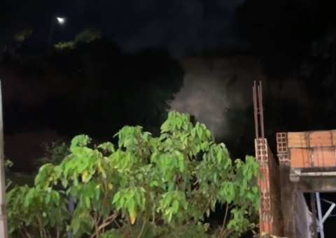 Casas são interditadas após novo deslizamento de terra em Manaus