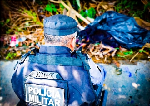 Cachorro esfaqueado é resgatado pela polícia em estrada do Amazonas