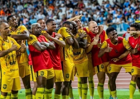 Amazonas FC vence Paysandu de virada e aumenta chances de chegar à série B
