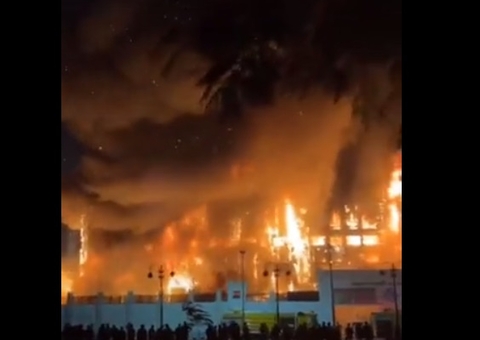 Prédio policial pega fogo e 25 pessoas ficam feridas no Egito; vídeo