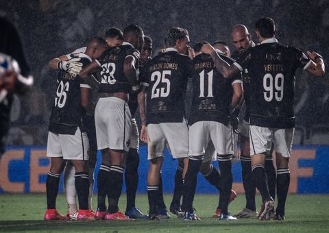 Vasco vence Fortaleza com 1º gol de Payet e deixa o Z4 do Brasileiro