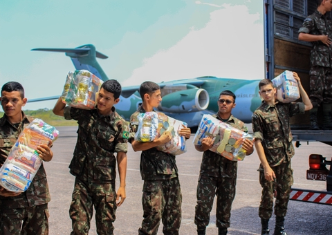Governo envia mais 14,5 toneladas de cestas básicas para população afetada pela seca no Amazonas
