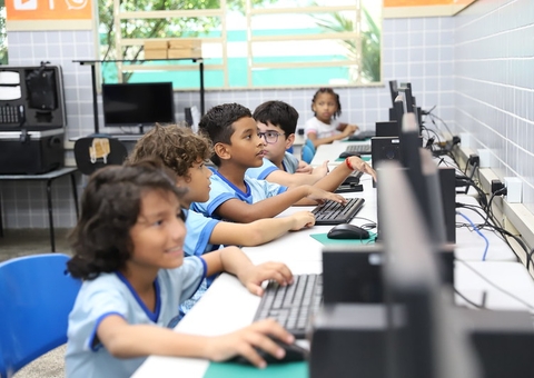 Saeb: mais de 6 mil alunos participam do 1º dia de avaliação em Manaus