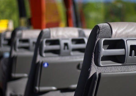 Criminosos com armas e faca causam terror durante assalto a ônibus 608 em Manaus