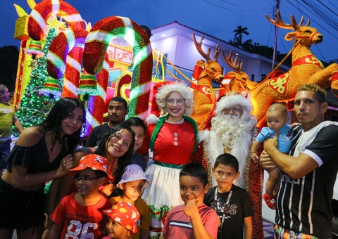Magia do Natal invade zona rural de Manaus com a 3ª Parada Natalina 