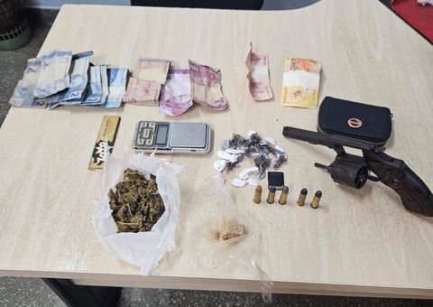 Homem é preso com drogas, arma, munições e dinheiro em Manaus