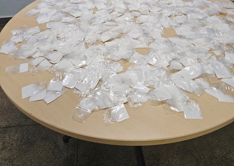 Homem é preso com 1,5 mil trouxinhas de cocaína em Manaus