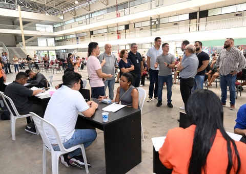 Mais de 18 mil candidatos entregam documentação do Bolsa Universidade em Manaus