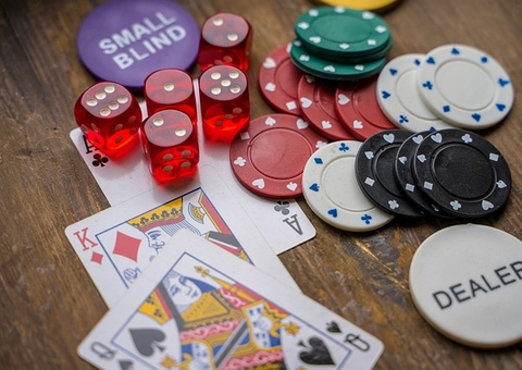 Câmara aprova projeto que regulamenta bets e retoma autorização para cassinos online