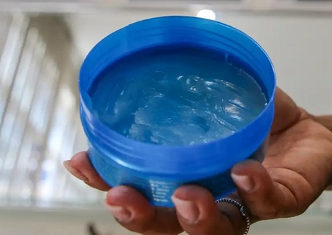 Anvisa cancela registro de mais de 1,2 mil pomadas de modelar cabelos