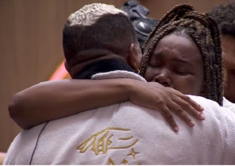 Raquele escapa do paredão e agradece Rodriguinho pelo voto de Minerva