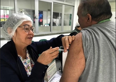 Vacinação contra Covid-19 completa 3 anos e Saúde alerta para imunização no Amazonas