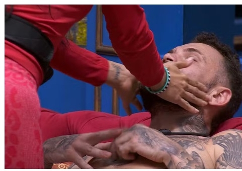 Vinicius volta a dar em cima de Isabelle após levar fora; vídeo