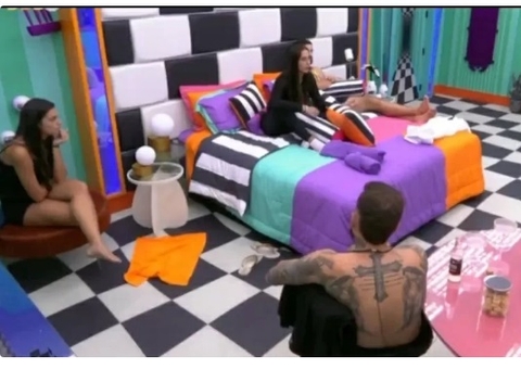 Deniziane leva 'chamada' da produção após pedir intervenção para Vanessa Lopes; vídeo