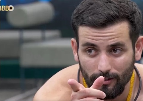 Vídeo: Matteus aconselha Alane após formação do paredão: 'Bota os pés no chão'