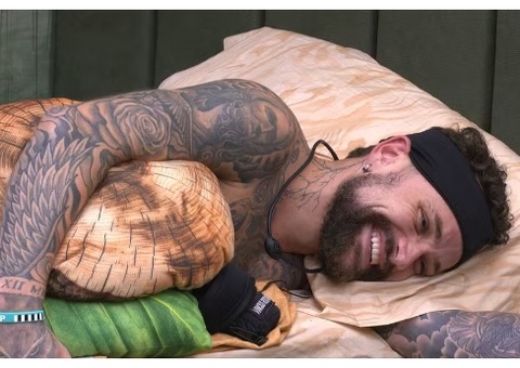 Vinicius leva mais um fora de Isabelle após afirmar que espera 'sinal verde' para beijar a sister