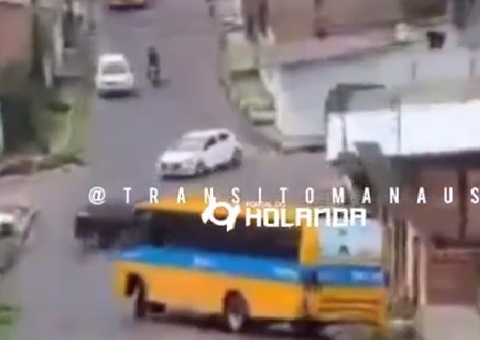 Amarelinho quase tomba em ladeira para evitar acidente em Manaus; vídeo