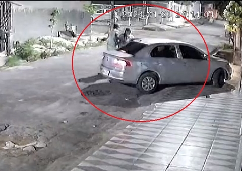 Jovem é encurralada por criminosos durante assalto no Parque 10; vídeo