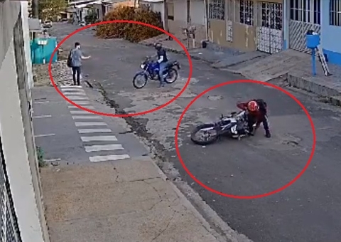 Criminoso cai da moto durante assalto no Novo Aleixo; vídeos