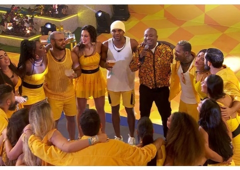 Rodriguinho abraça Thiaguinho e canta: 'A amizade é tudo'