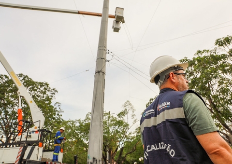 Ageman fiscaliza iluminação pública em praças de Manaus