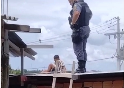 Suspeito de roubo é preso após subir em telhado para escapar da polícia no Terra Nova