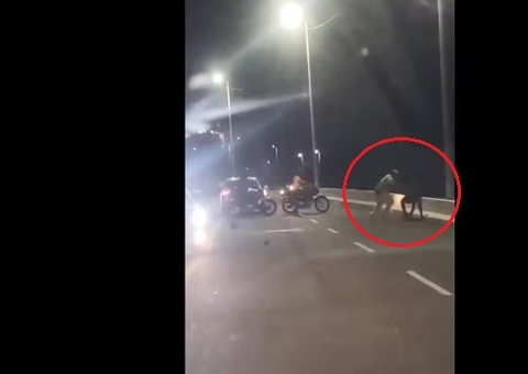 Vídeo mostra momento que Rogerinho, do grupo Revelação, é esfaqueado durante assalto em Salvador