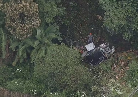 Helicóptero com 7 pessoas cai em São Paulo