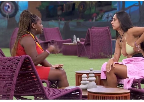 Raquele conversa com Deniziane em noite de eliminação no BBB
