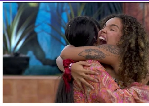 Fernanda comemora volta do paredão; vídeo