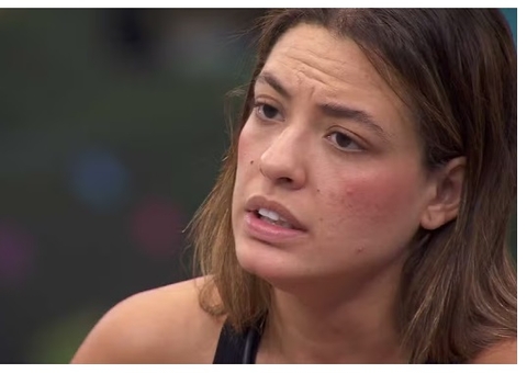 Isabelle e Beatriz conversam sobre quem ficará com liderança ou dinheiro 