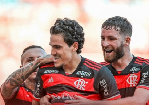 Flamengo se isola na liderança ao vencer Fluminense no Carioca