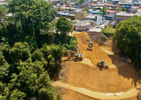 Mais de 100 caçambas são usadas por dia em obra para conter erosão no Nova Cidade