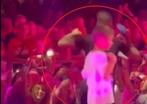 Zé Neto, da dupla com Cristiano, cai do palco durante gravação de DVD; vídeo