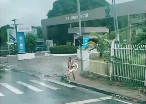 De fralda, paciente foge de hospital no Coroado; vídeo