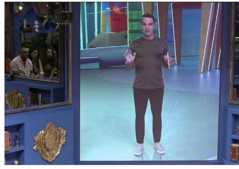 Tadeu Schmidt dá bronca em brothers após Leidy jogar roupas de Davi na piscina